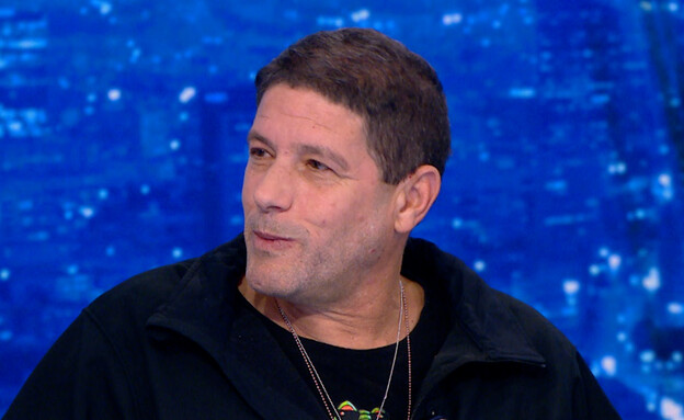 יזהר ליפשיץ, אימו שוחררה מהשבי ואביו עדיין חטוף