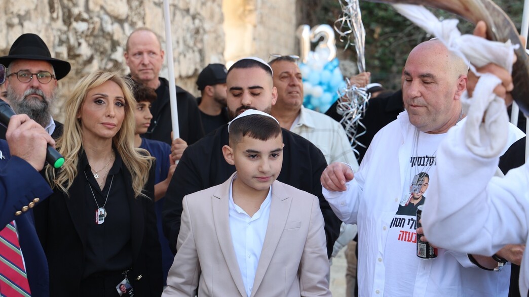 בר מצווה בלי האח החטוף