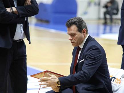 בידיים שלהם (הפועל תל אביב)