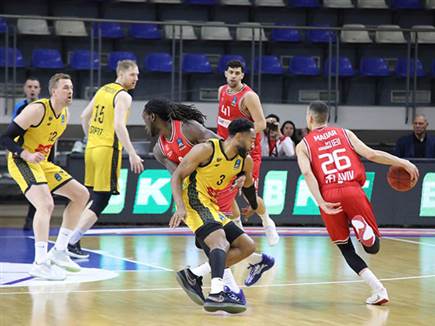 מדר בדרך לסל (הפועל תל אביב)