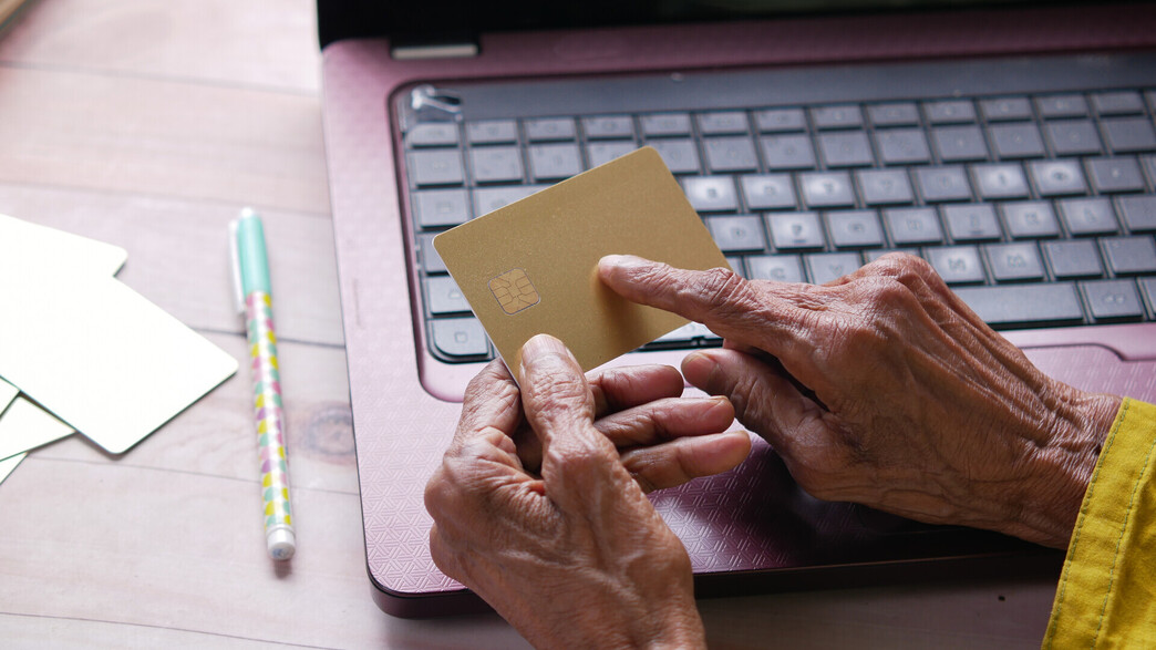עושק קשישים עושק קשישים