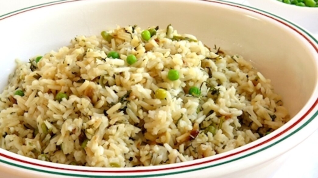אורז פילאף עם אפונה ועשבי תיבול
