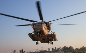 התאילנדים מגיעים לבית החולים אסף הרופא (צילום: יוסי אלוני, פלאש 90)