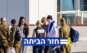 קית' סיגל נוחת בבית החולים איכילוב (צילום: יונתן זינדל, פלאש 90)