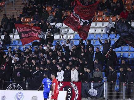 הקהל ביציעים (מאור אלקסלסי)