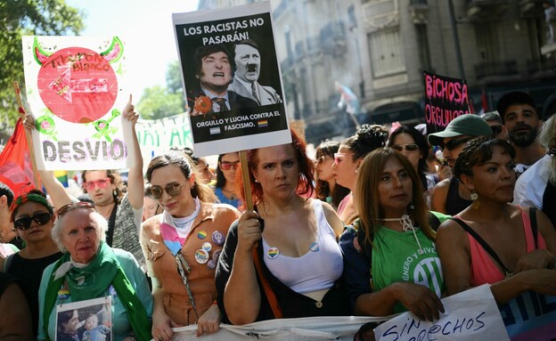 הפגנה (צילום: LUIS ROBAYO/AFP via Getty Image, GettyImages)
