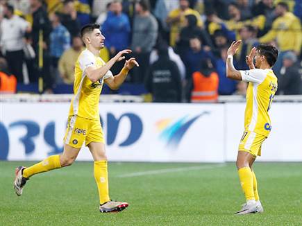 אך נחמיאס השווה תוך שמונה דקות (אלן שיבר)