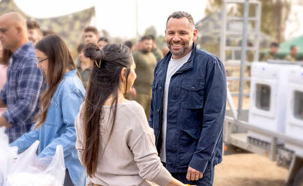 הפרזנטור גל תורן יחד עם שרון טולדנו מקימת מיזם "כביסע" (צילום: מיכה לובטון)