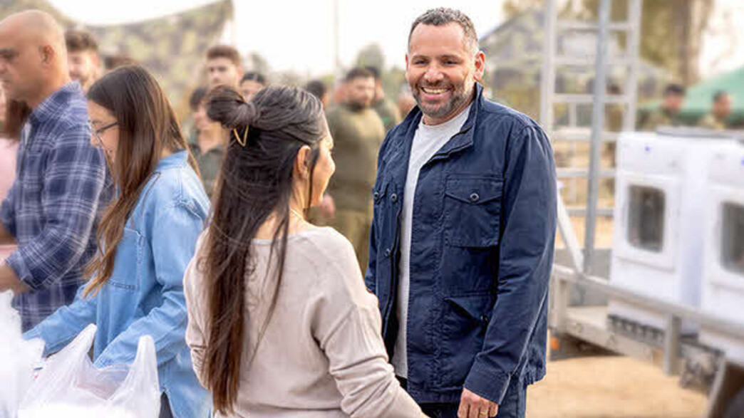 הפרזנטור גל תורן יחד עם שרון טולדנו מקימת מיזם "כביסע" הפרזנטור גל תורן יחד עם שרון טולדנו מקימת מיזם "כביסע"