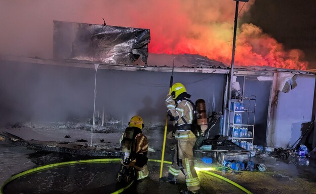 זירת ההצתה בחדרה (צילום: כבאות והצלה לישראל מחוז מרכז)