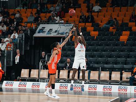 פוסטר נראה נהדר (באדיבות הפועל ת“א)