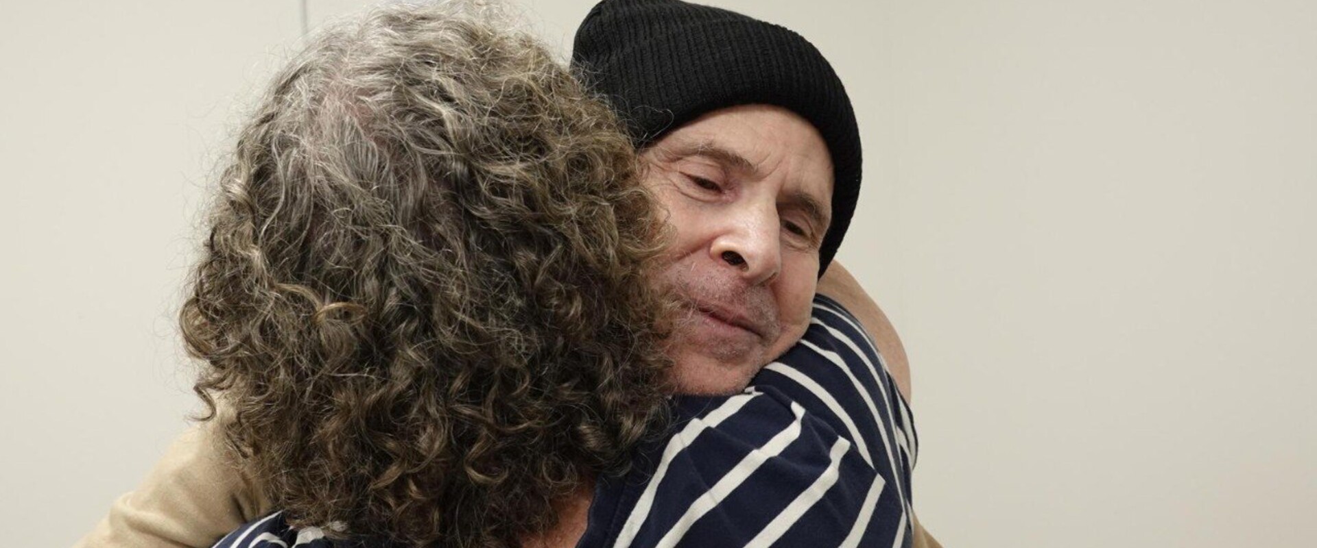 קית' ואביבה סיגל ברגע המפגש לאחר השחרור (צילום: דובר צה