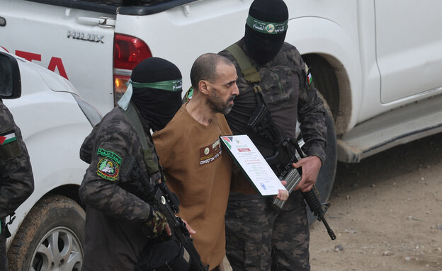 כחוש וחיוור: אלי שרעבי מועבר לידי הצלב האדום