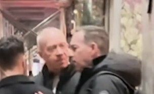 מפגינים בניו יורק נגד גלנט (צילום: לפי סעיף 27 א')