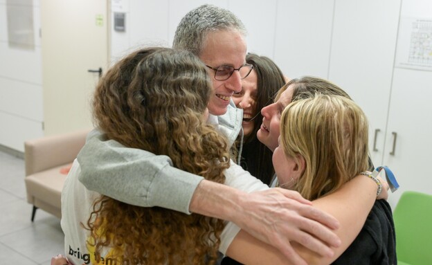 אוהד בן עמי במפגש עם המשפחה