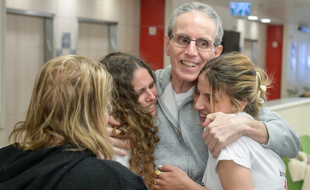 אוהד בן עמי במפגש ראשון עם המשפחה