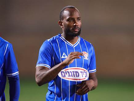 נאנגיס נראה טוב בבכורה (מאור אלקסלסי)