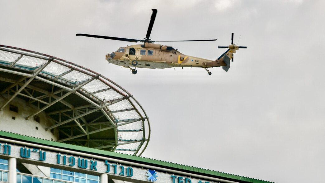 החטופים מגיעים לבית החולים החטופים מגיעים לבית החולים