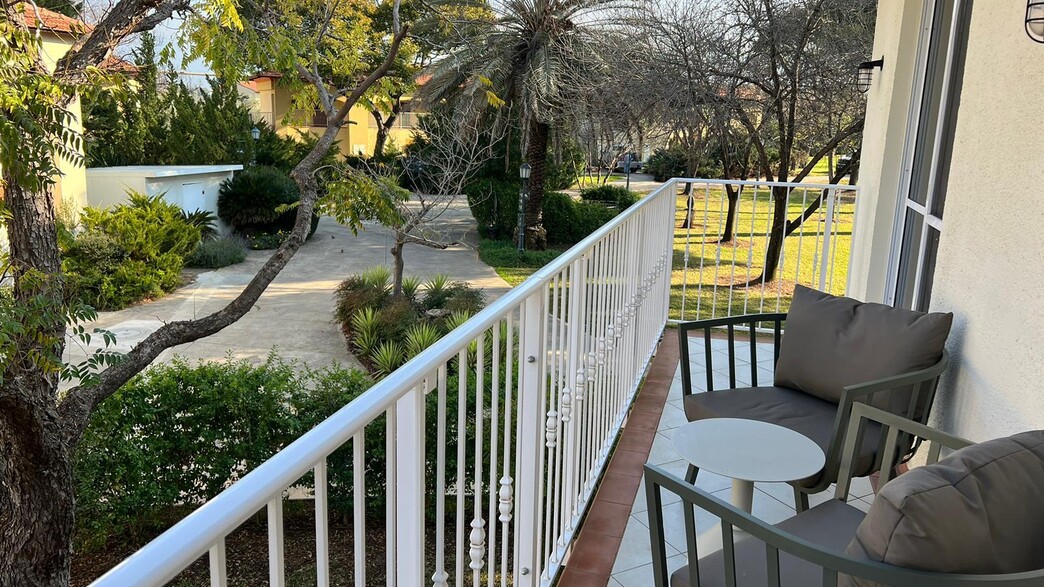 המרפסת בסוויטה במלון פסטורל המרפסת בסוויטה במלון פסטורל