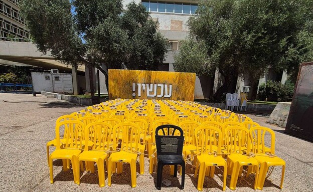 כיסאות כתר פלסטיק בכרמיאל צילום באדיבות ארכיון כתר (צילום: באדיבות ארכיון כתר)