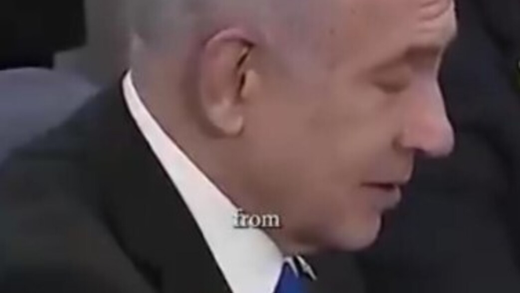 עם 10 מיליון צפיות: הכוכב הבינלאומי הולך לנתניהו על הראש