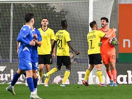 ניראון עצר פנדל (ברני ארדוב)