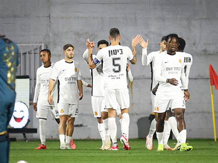 שחקני אשדוד חוגגים (קובי אליהו)