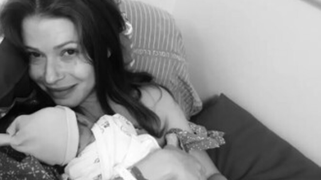 השחקנית אינה בקלמן ילדה בת - וחשפה את השם הנבחר השחקנית אינה בקלמן ילדה בת - וחשפה את השם הנבחר