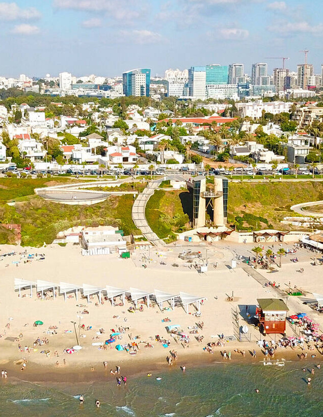 הרצליה מהאוויר (צילום: Yuval Cohen Drones, shutterstock)