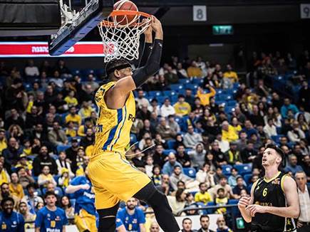 ריברו מטביע בסטייל (עודד קרני)