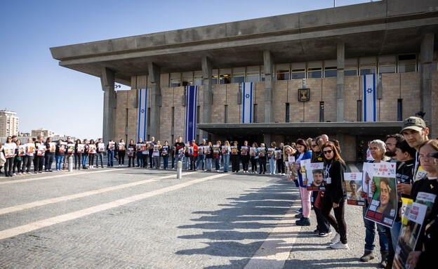 מפגינים בעד עסקת חטופים בציון היום ה500 למלחמה (צילום: חיים גולדברג, פלאש 90)