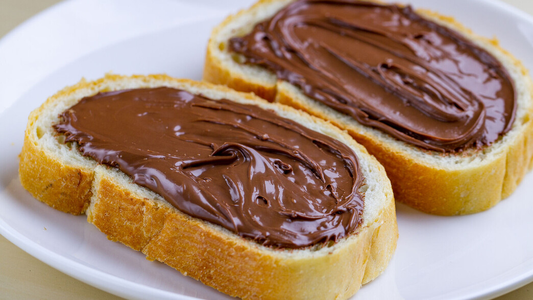 לחם עם נוטלה לחם עם נוטלה