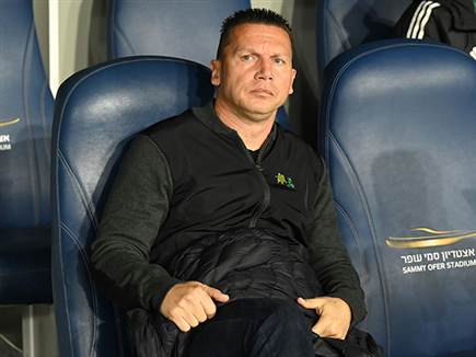 בכר, הרחק מהפסגה (ברני ארדוב)