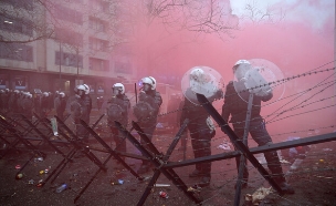 שוטרים בלגיה בריסל הפגנה (צילום: NICOLAS TUCAT , getty images)