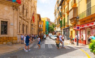 רחוב פלמה דה מיורקה  (צילום: Kirk Fisher, shutterstock)