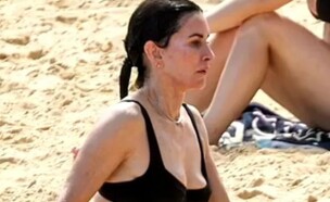 קורטני קוקס בביקיני