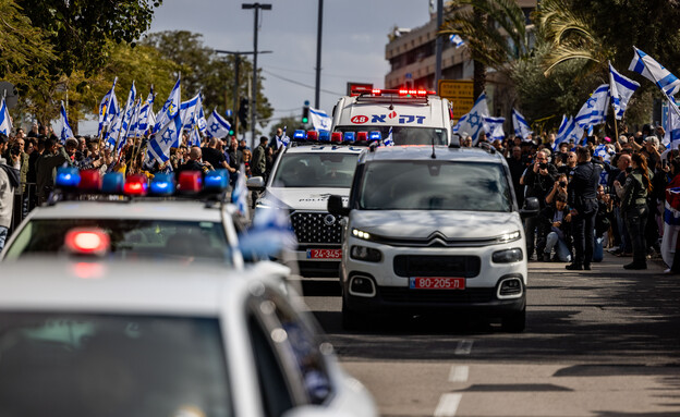 שיירת הרכבים מגיעה למכון לרפואה משפטית  (צילום: חיים גולדברג, פלאש 90)