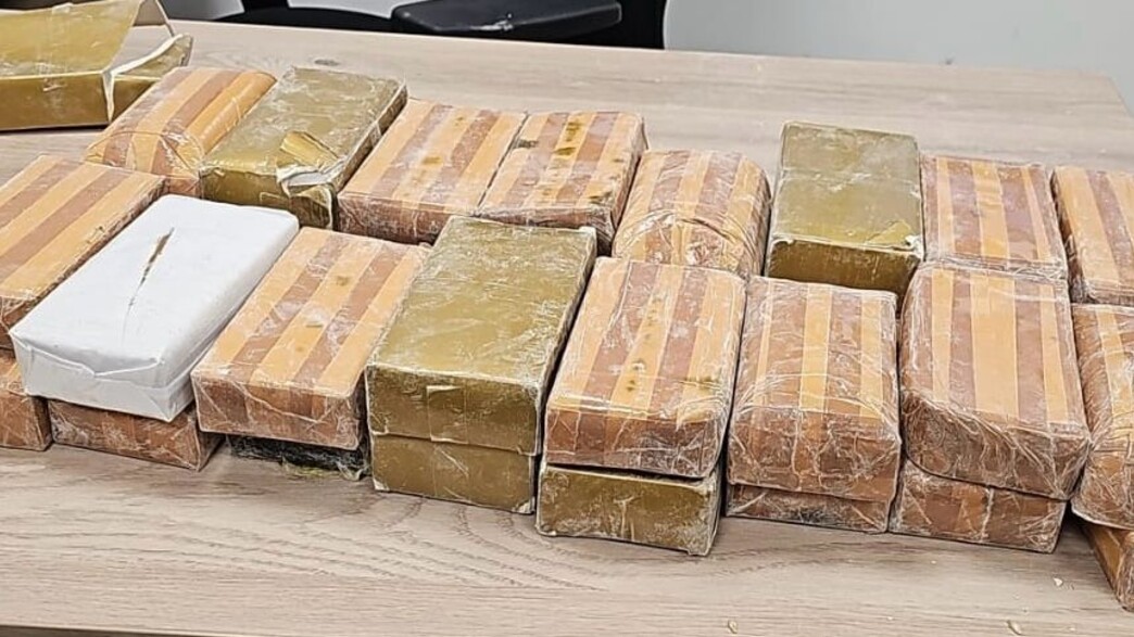 חבילות החשיש שהוחבאו ברכב חבילות החשיש שהוחבאו ברכב