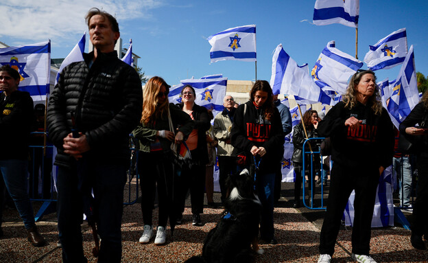 כיכר החטופים ביום החזרת החללים  (צילום: reuters)