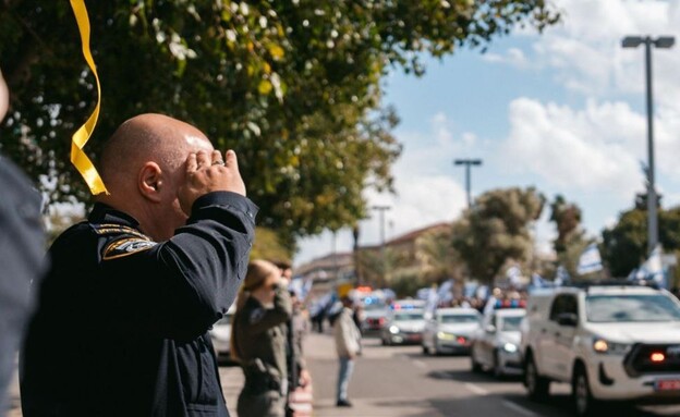 שיירת הרכבים מגיעה למכון לרפואה משפטית  (צילום: דוברות המשטרה)