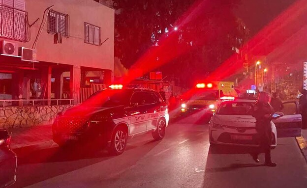 זירת הדקירה בבני ברק (צילום: מד"א )