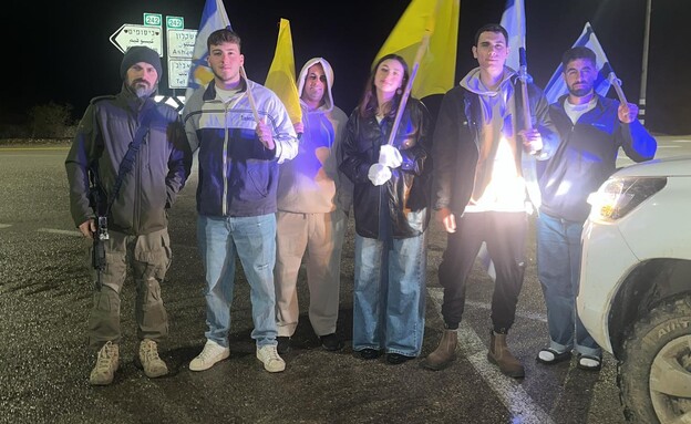 תושבי העוטף מלווים את החזרת גופת שירי ביבס תושבי העוטף מלווים את החזרת גופת שירי ביבס