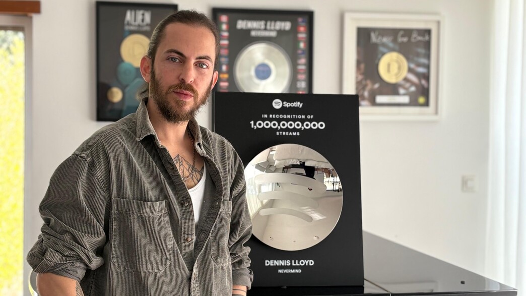 דניס לויד דניס לויד