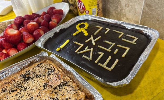 תושבי הרצליה נערכים לחזרתו של עומר שם טוב 