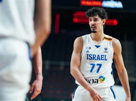 מאזן 1:4. שרף (FIBA) (צילום: ספורט 5)