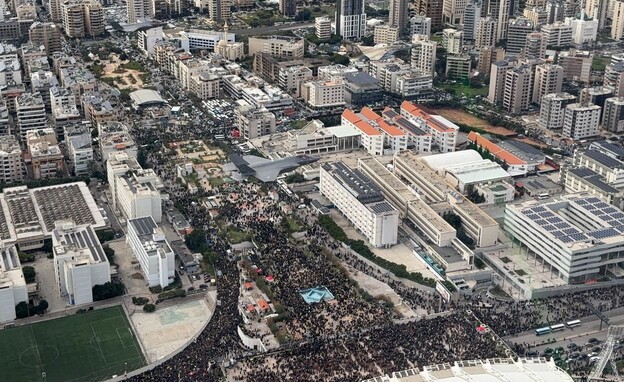 מטוסי חיל האוויר בשמי ביירות במהלך הלווית נסראללה (צילום: דובר צה