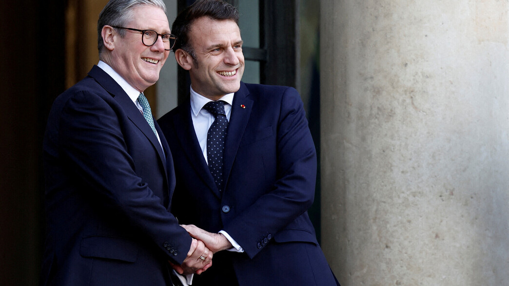 נשיא צרפת עמנואל מקרון וראש ממשלת בריטניה קיר סטאר