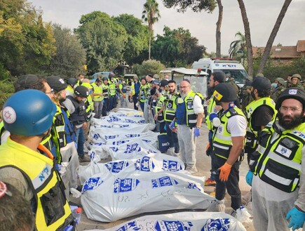 אנשי זק"א אומרים קדיש על נרצחים בקיבוץ בארי אנשי זק"א אומרים קדיש על נרצחים בקיבוץ בארי