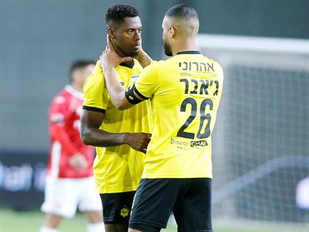 תלויה בעצמה (אלן שיבר) (צילום: ספורט 5)