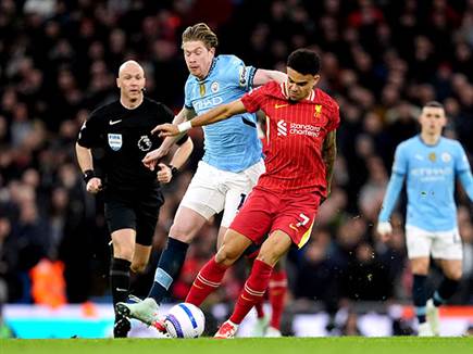 לואיס דיאס מול קווין דה בריינה. הרדס היו גדולים על האלופה (GETTY)